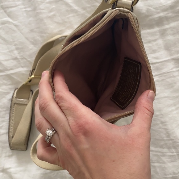 Gold Coach crossbody bag. - Picture 7 of 9